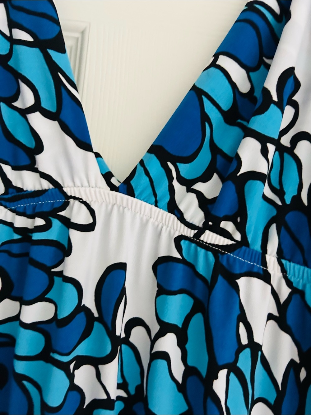 Jordan Taylor Blue & White Floral v neck beach Sundress - Picture 2 of 6